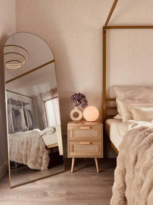Amalfi Home - Stylish Apartment With Terrace Шёнефельд Экстерьер фото